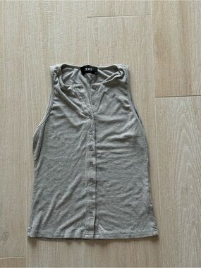 Cider Button-Front Sleeveless Tank in Heather Taupe